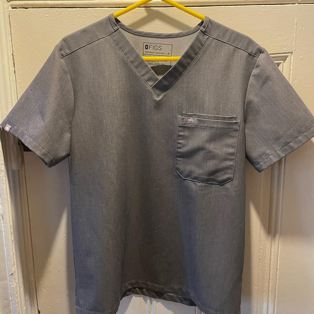 Men’s medium light gray scrub top, never worn, excellent quality